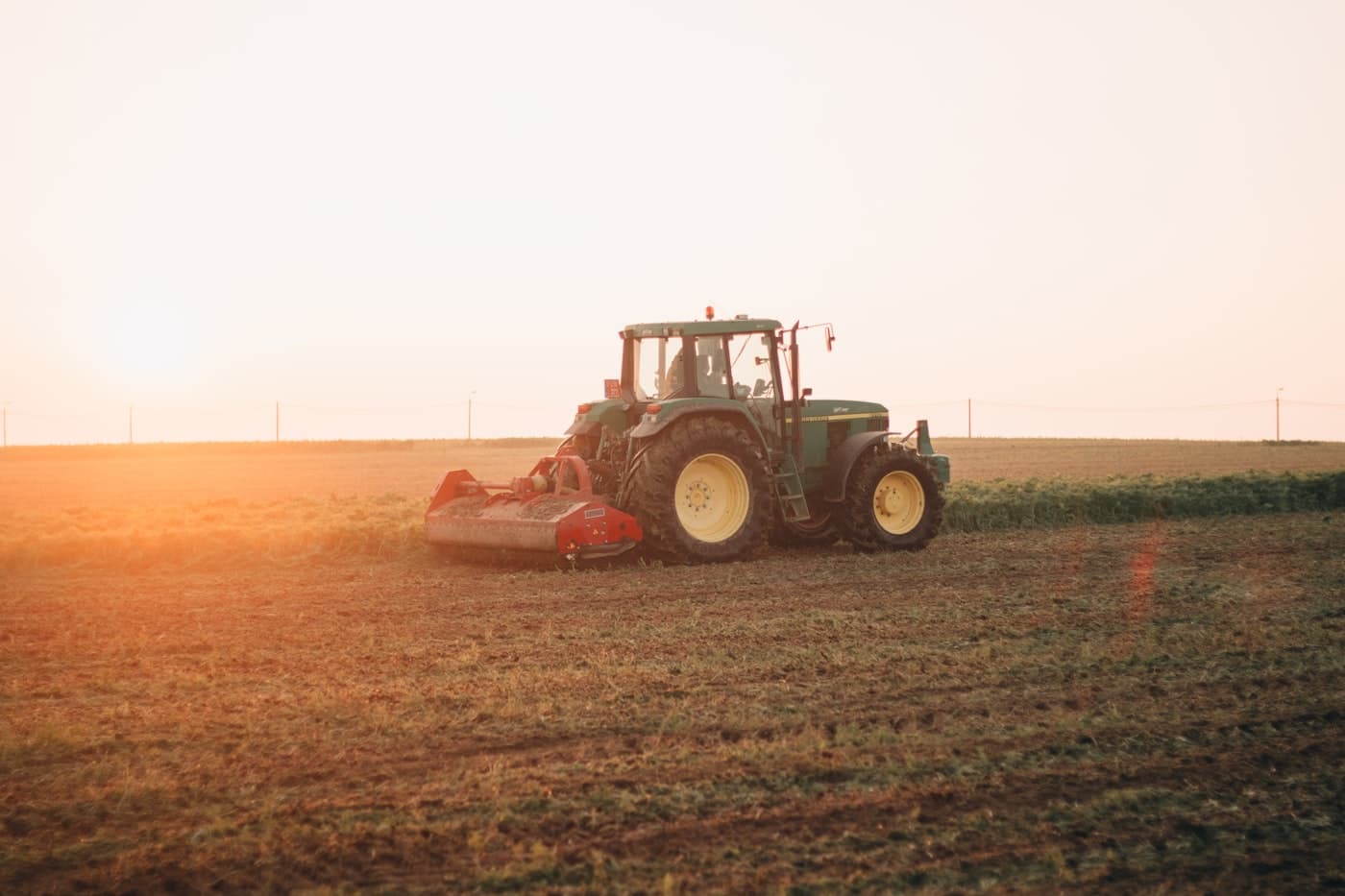 Agricultural tractor maintenance — Skydatasol Officine
